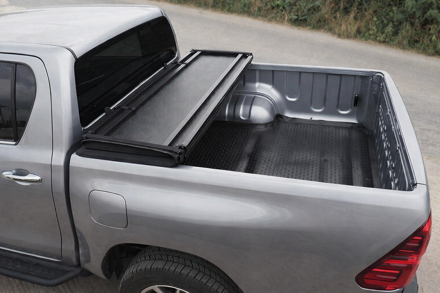 Tapa rigida Tri Fold HILUX 2015 +  2