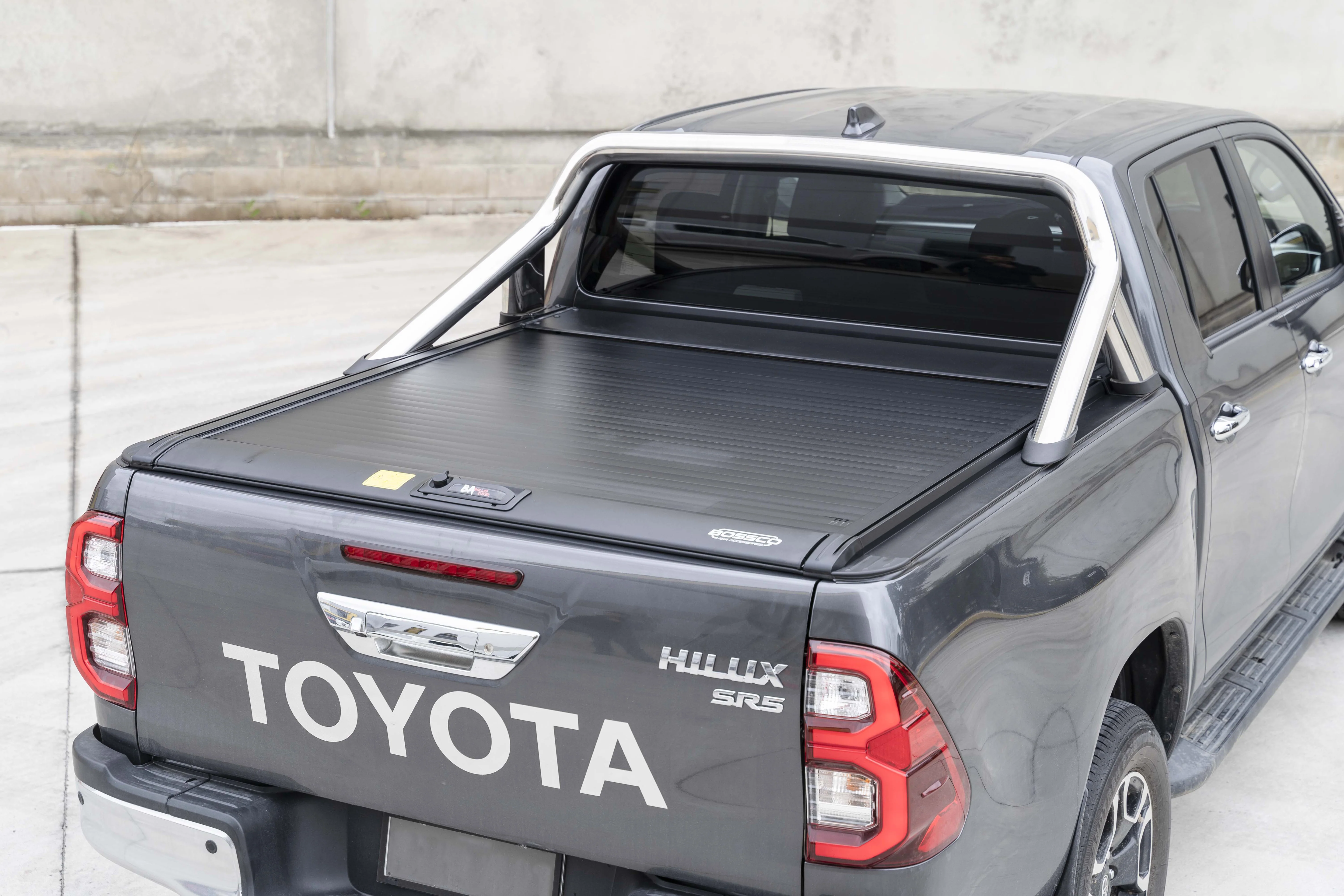 MANUAL ROLLER LID FOR REVO / HILUX 2015+(CREW CABS/WITHOUT OEM ROLL BAR)